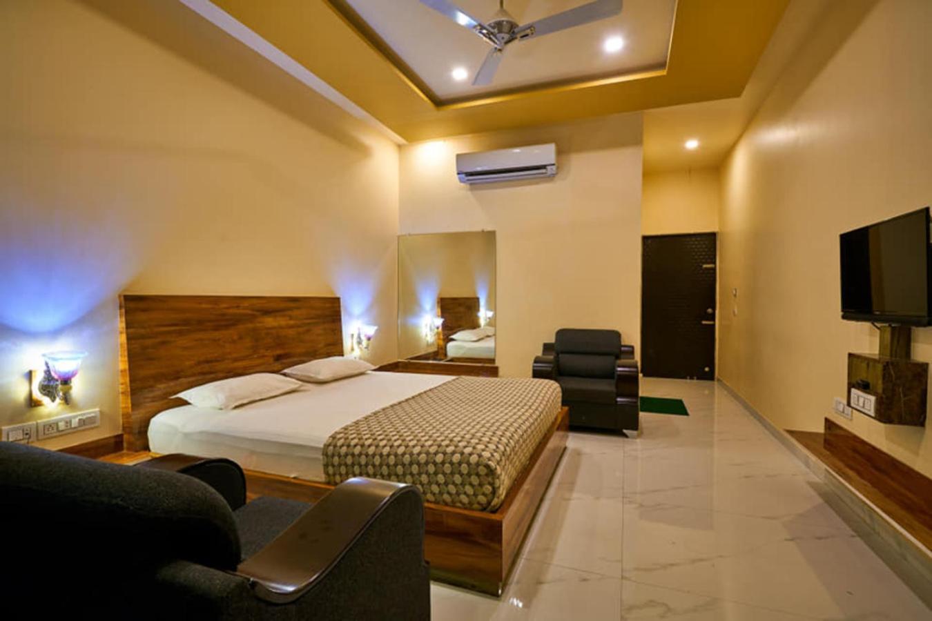Natural Resort Panhala Exterior photo